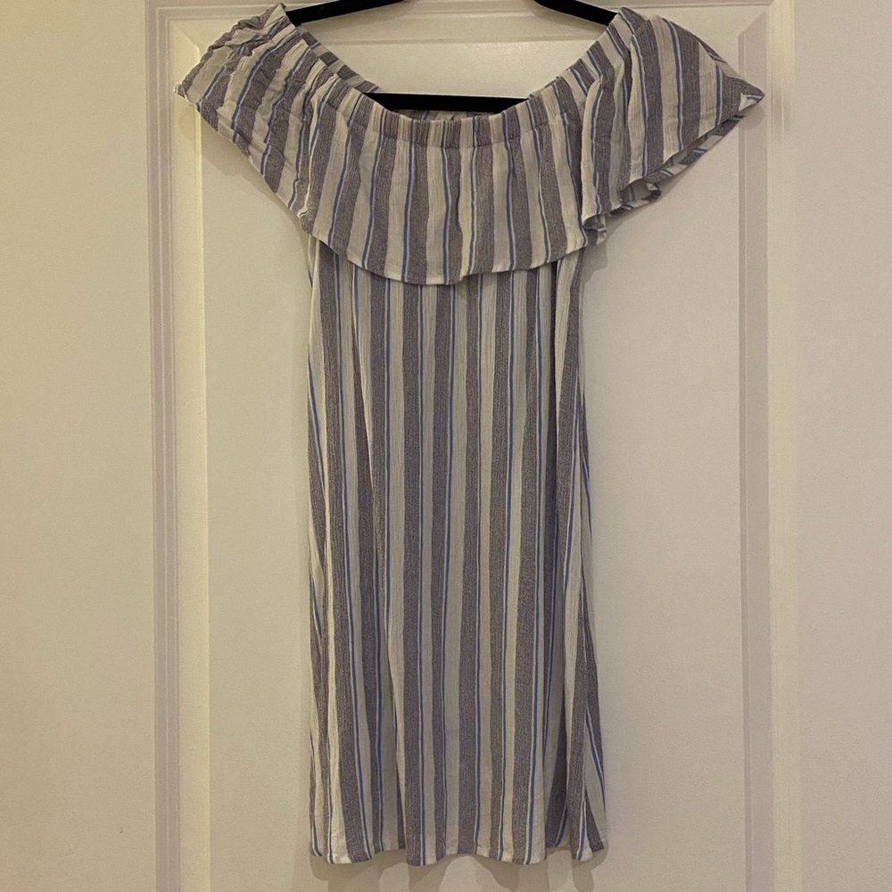 Strapless, off the shoulder dress.